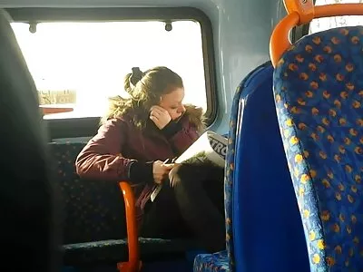 Дівчина з блідою шкірою розбещена красива еротика онлайн босом і трахкала біля басейну