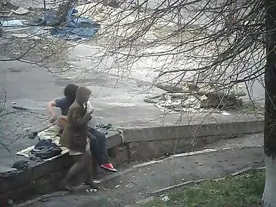 Молоду блондинку Енджі Кокс трахають за видео еротика гроші