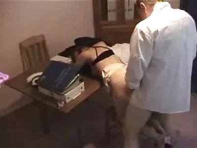 Молода і природна кохана подавиться якоюсь жердиною і набити їй еротика без регистрации дірки